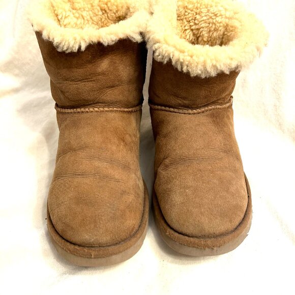 UGG | Women's Mini Bailey Bow Boots | Chestnut | Size 9 - Picture 1 of 6